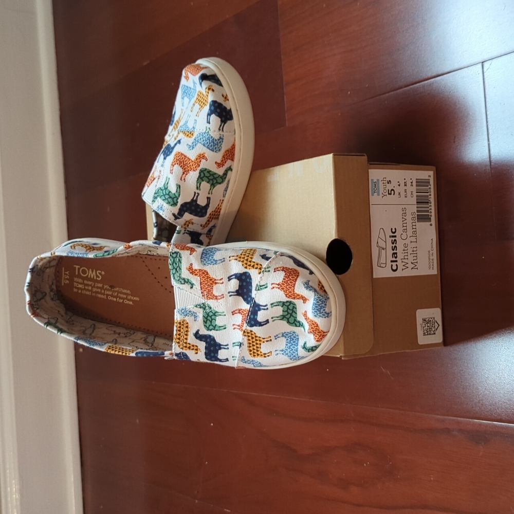 Youth Llama Toms